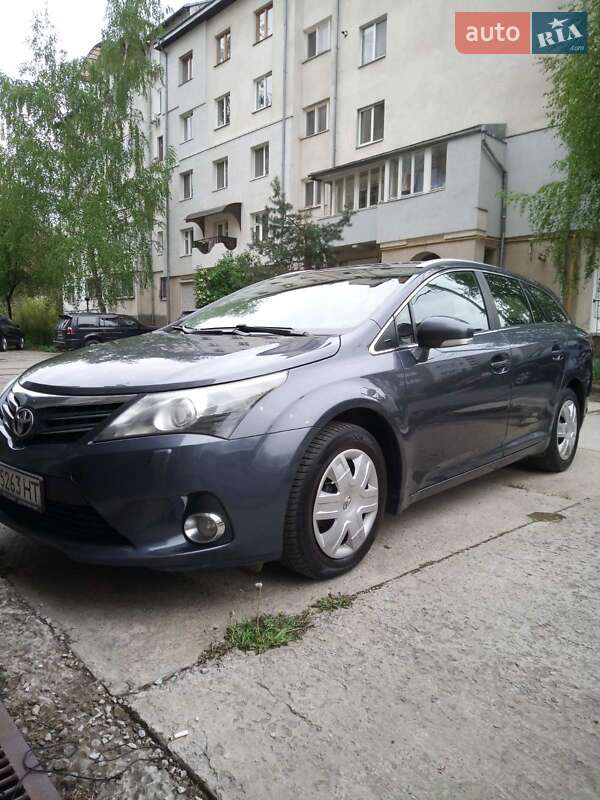 Универсал Toyota Avensis 2014 в Ивано-Франковске