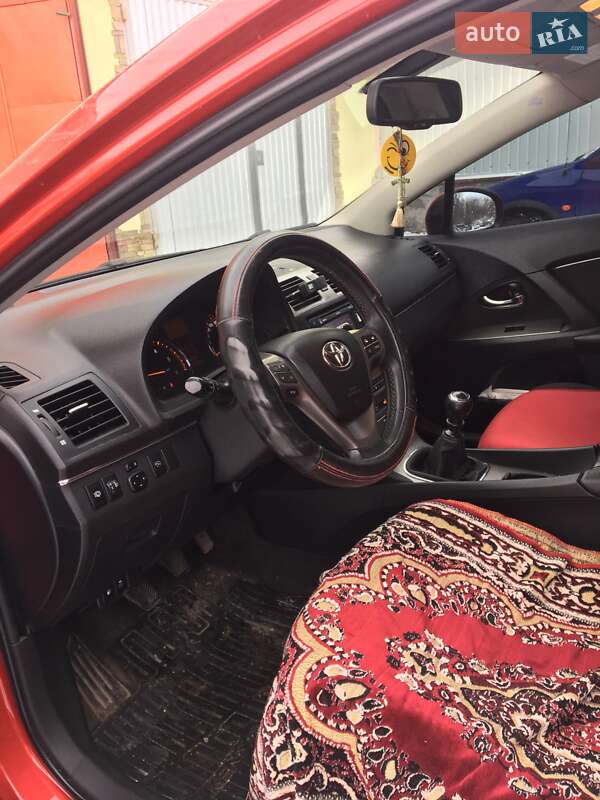 Универсал Toyota Avensis 2010 в Зборове