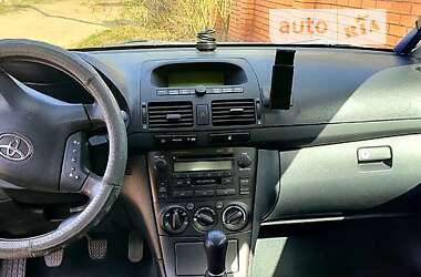 Универсал Toyota Avensis 2003 в Чернигове