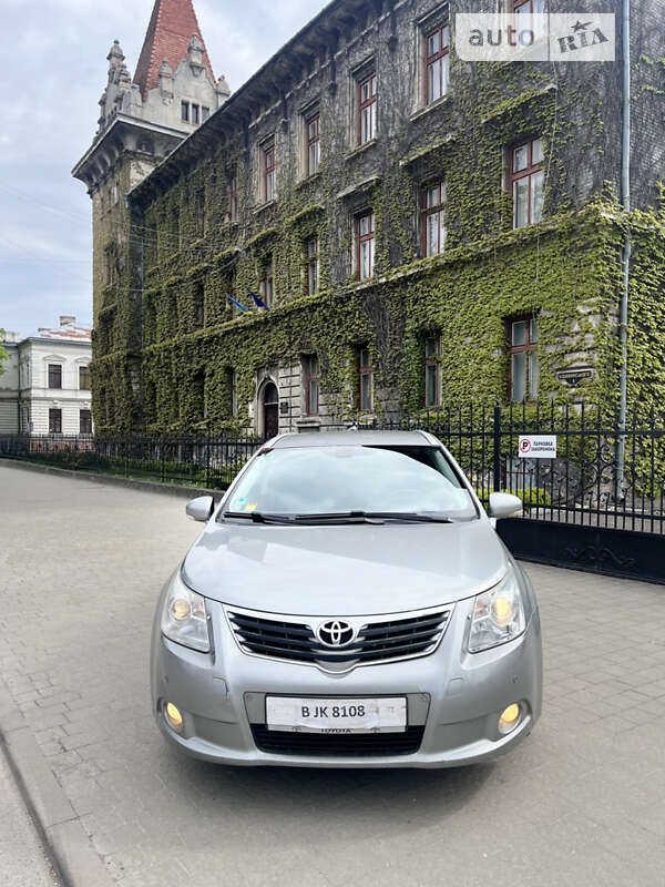 Универсал Toyota Avensis 2010 в Бродах