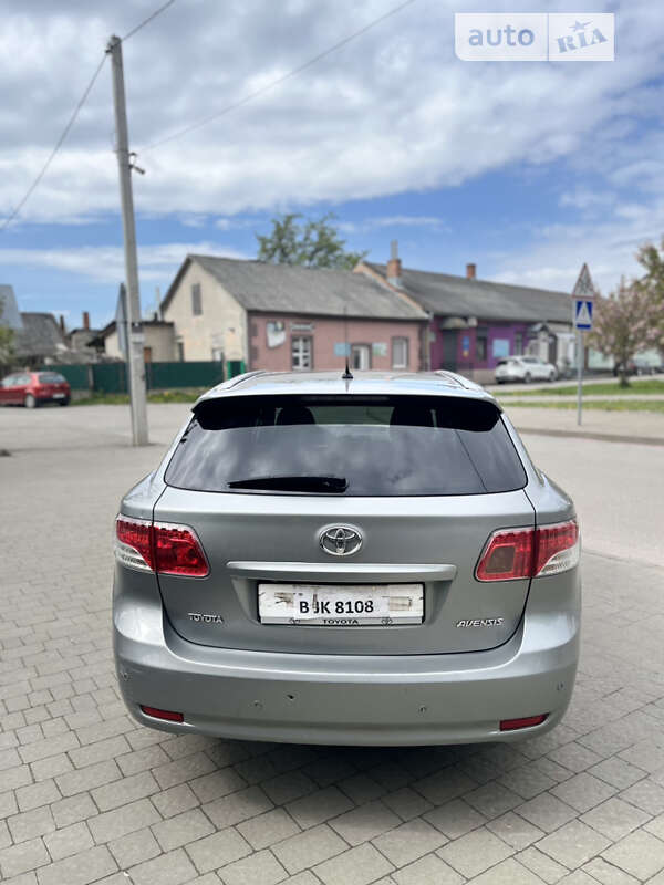 Универсал Toyota Avensis 2010 в Бродах