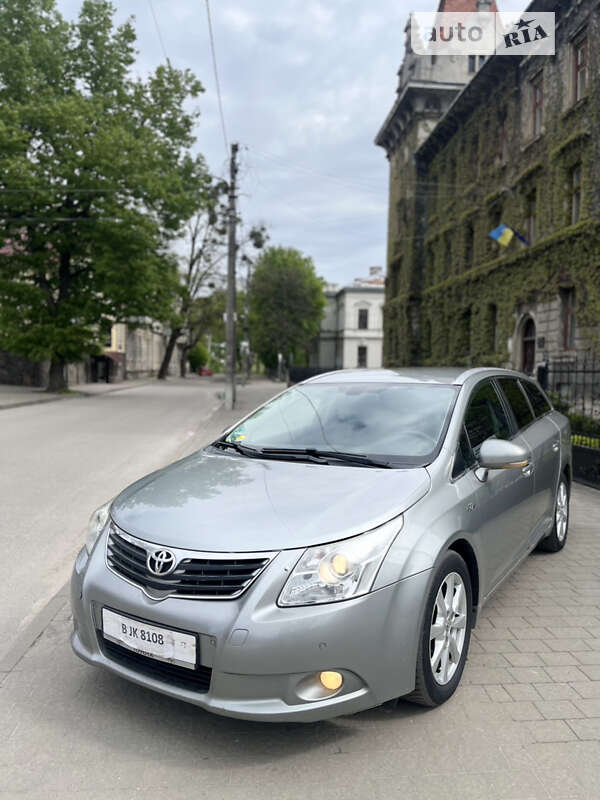 Универсал Toyota Avensis 2010 в Бродах