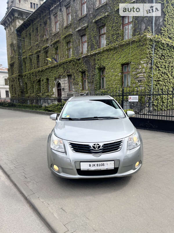 Универсал Toyota Avensis 2010 в Бродах