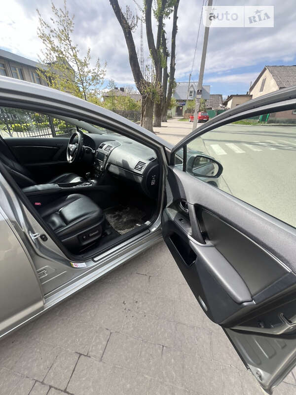 Универсал Toyota Avensis 2010 в Бродах