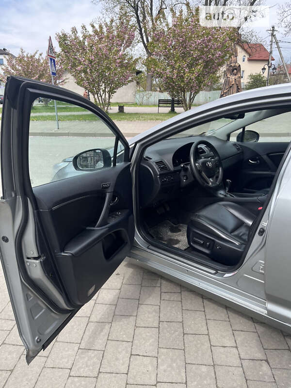 Универсал Toyota Avensis 2010 в Бродах