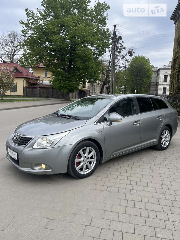 Универсал Toyota Avensis 2010 в Бродах