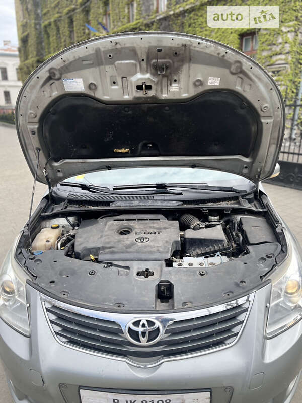 Универсал Toyota Avensis 2010 в Бродах