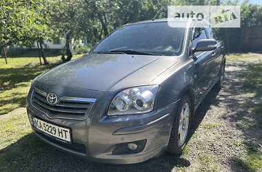 Седан Toyota Avensis 2003 в Кам'янці