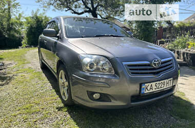 Седан Toyota Avensis 2003 в Кам'янці