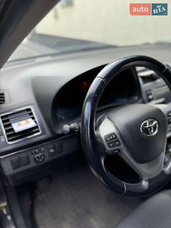 Универсал Toyota Avensis 2012 в Сосновке