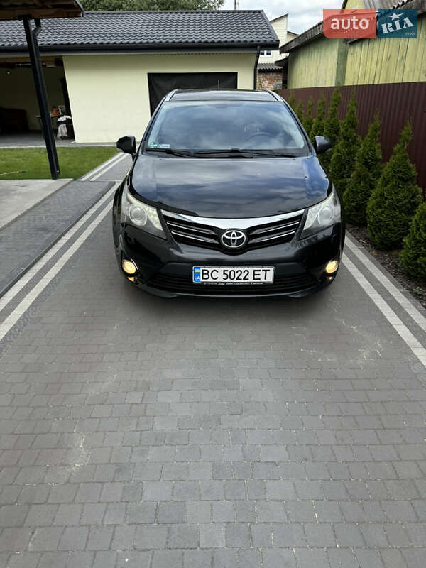 Toyota Avensis 2012