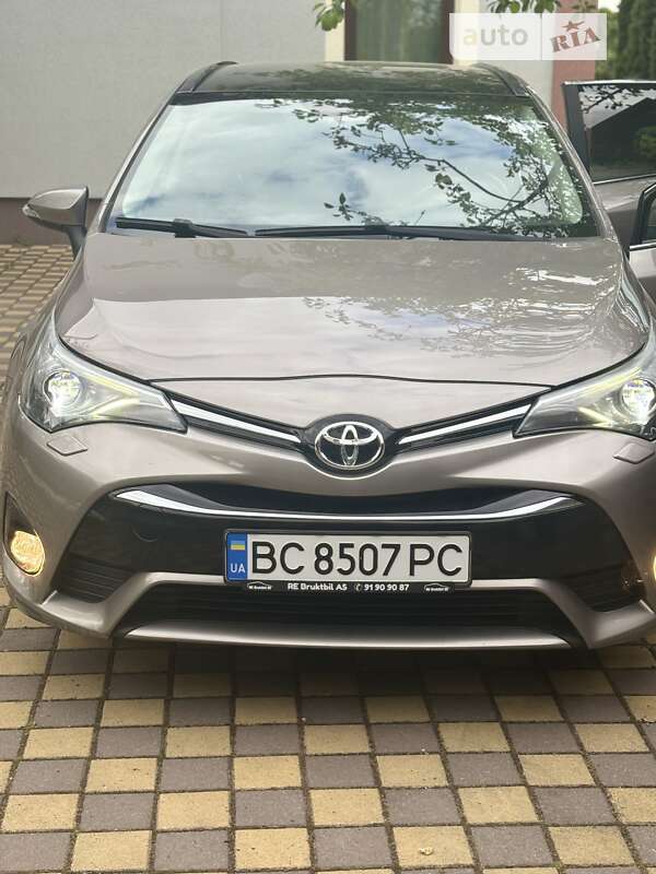 Універсал Toyota Avensis 2015 в Львові