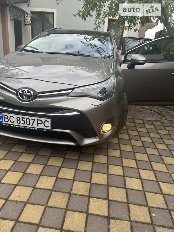 Універсал Toyota Avensis 2015 в Львові