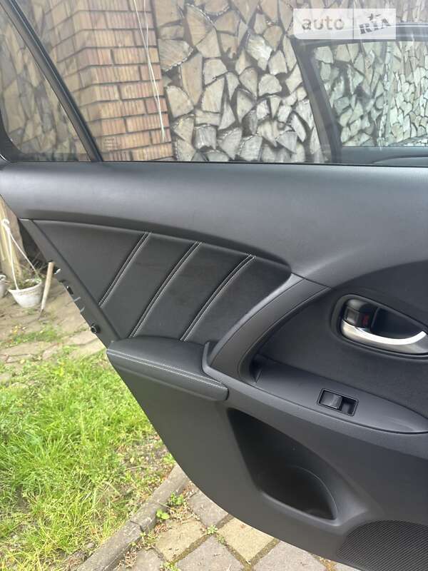 Універсал Toyota Avensis 2015 в Львові