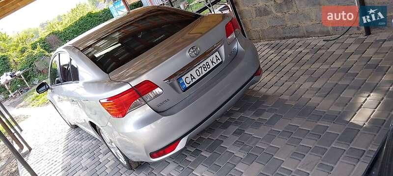 Седан Toyota Avensis 2011 в Пятихатках