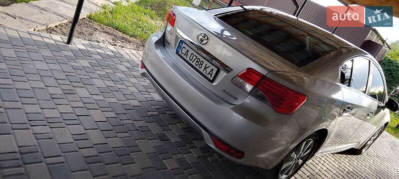 Седан Toyota Avensis 2011 в Пятихатках