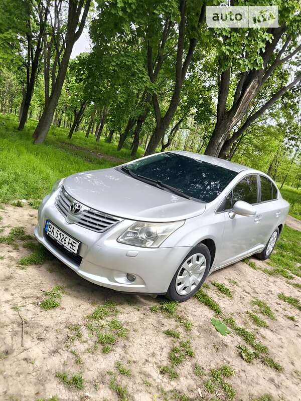 Седан Toyota Avensis 2010 в Кропивницькому