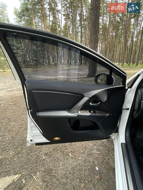 Универсал Toyota Avensis 2012 в Краматорске