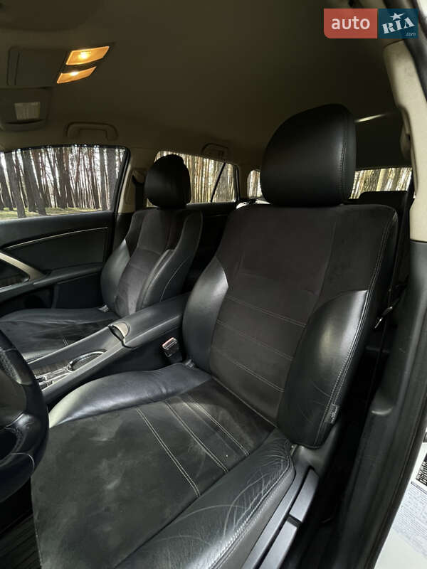 Универсал Toyota Avensis 2012 в Краматорске