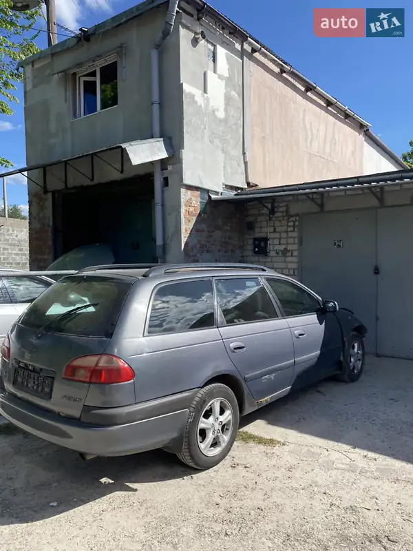 Toyota Avensis 2002