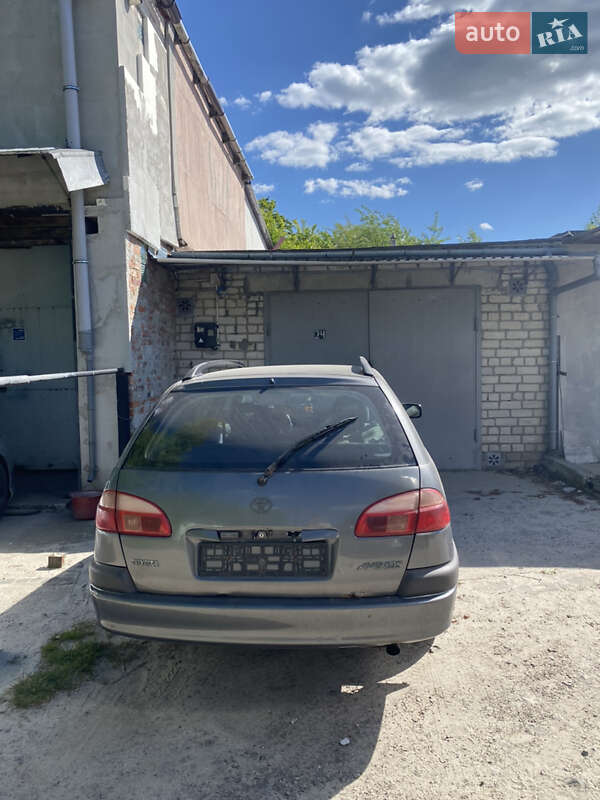 Универсал Toyota Avensis 2002 в Львове