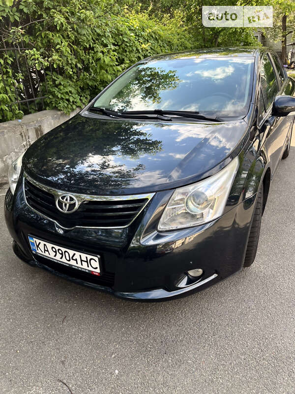 Седан Toyota Avensis 2011 в Киеве