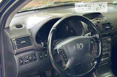 Універсал Toyota Avensis 2004 в Мені