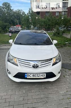 Седан Toyota Avensis 2012 в Львові