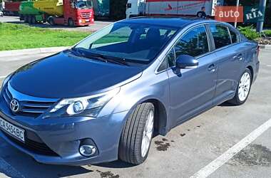 Седан Toyota Avensis 2013 в Умані