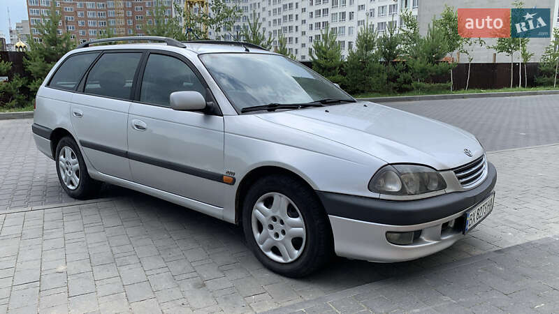 Универсал Toyota Avensis 1998 в Хмельницком