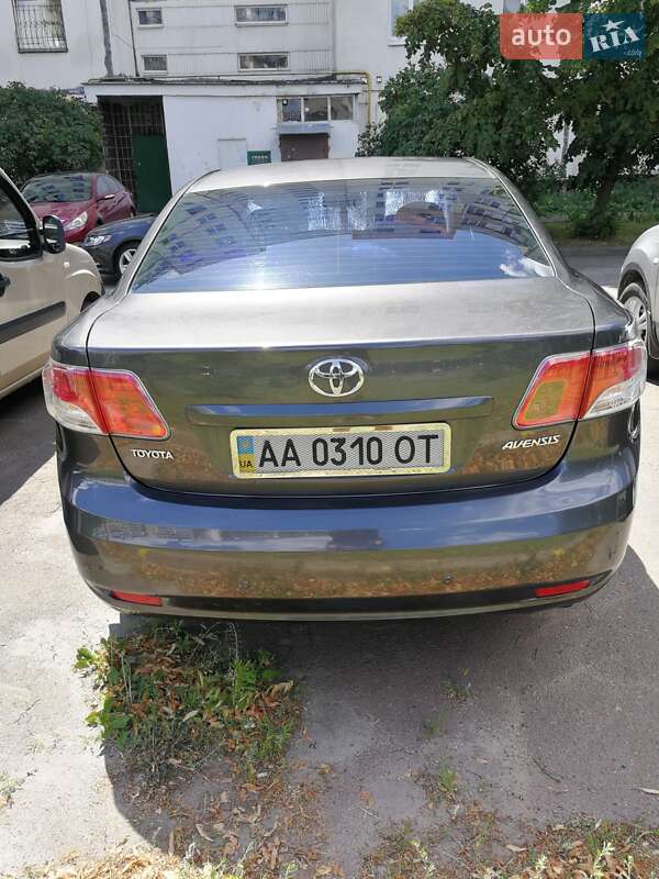 Седан Toyota Avensis 2008 в Киеве