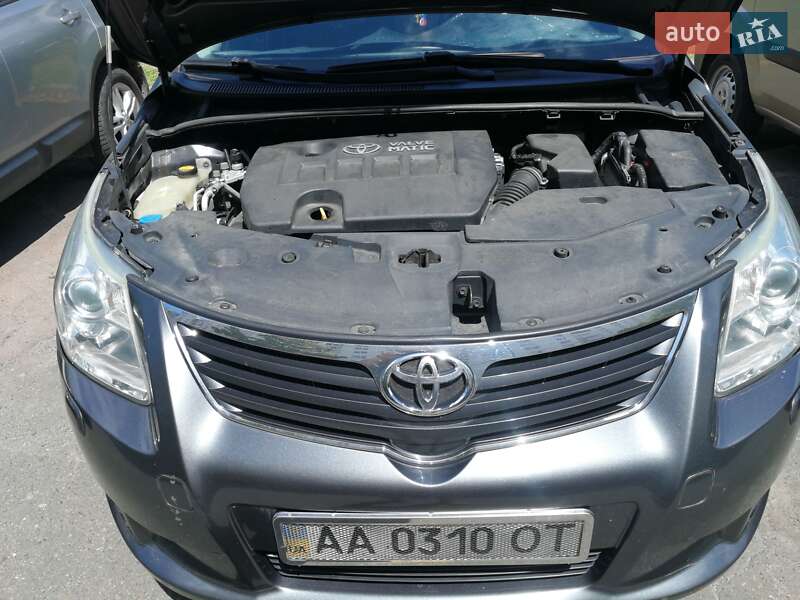 Седан Toyota Avensis 2008 в Киеве