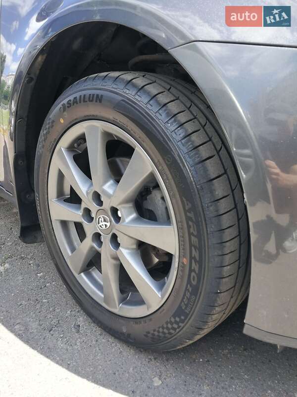 Седан Toyota Avensis 2008 в Киеве