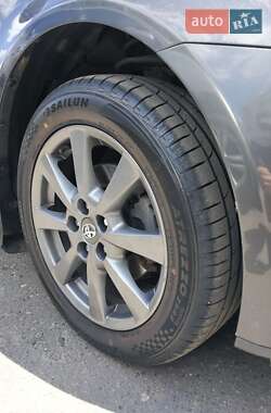 Седан Toyota Avensis 2008 в 