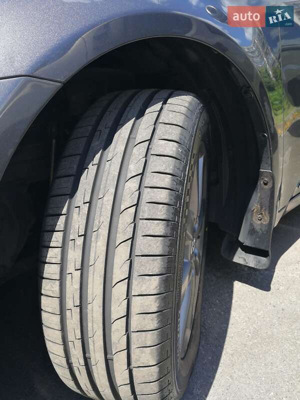 Седан Toyota Avensis 2008 в Киеве