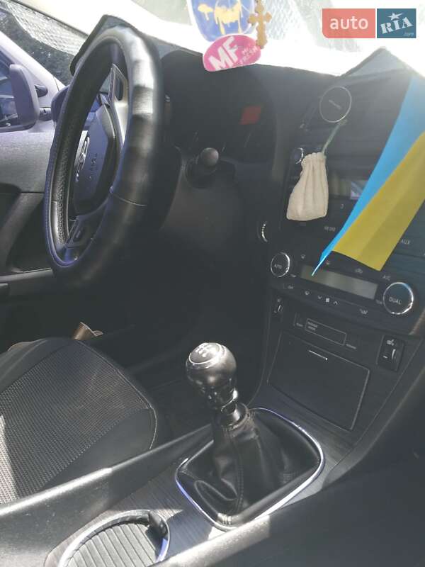 Седан Toyota Avensis 2008 в Киеве