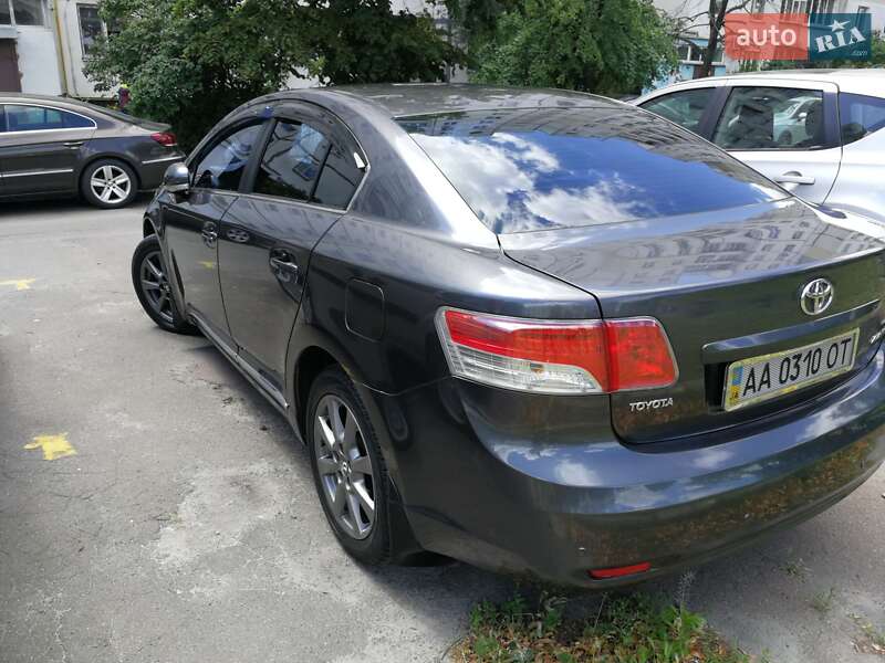 Седан Toyota Avensis 2008 в Киеве