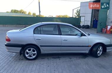 Седан Toyota Avensis 2002 в Львове