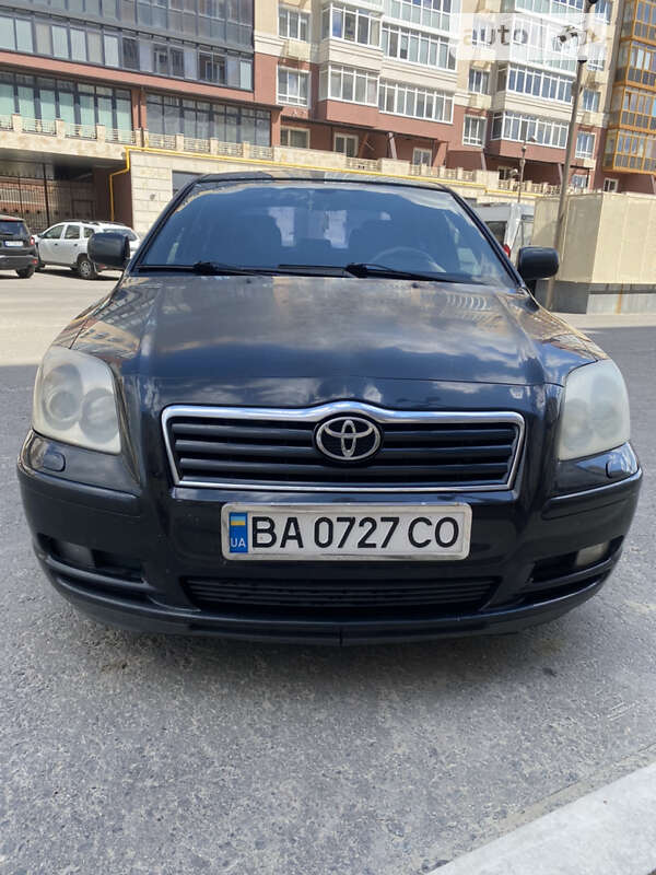 Седан Toyota Avensis 2004 в Умані