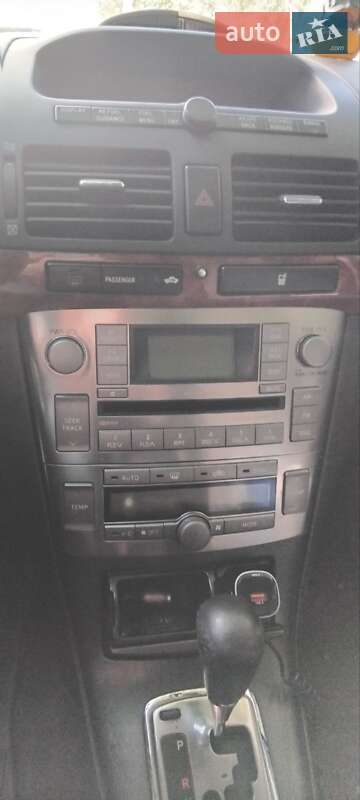 Седан Toyota Avensis 2003 в Николаеве
