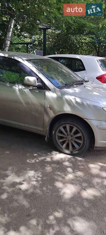 Седан Toyota Avensis 2003 в Николаеве
