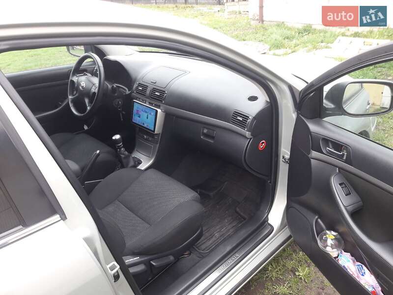 Седан Toyota Avensis 2007 в Львові