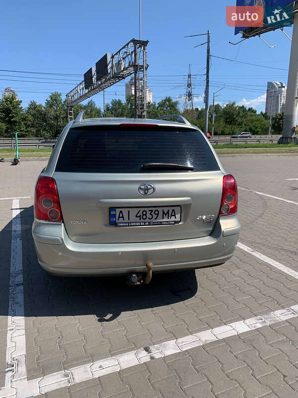 Универсал Toyota Avensis 2008 в Гайвороне