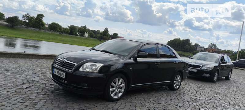 Седан Toyota Avensis 2005 в Мукачевому