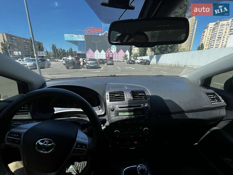 Седан Toyota Avensis 2008 в Киеве