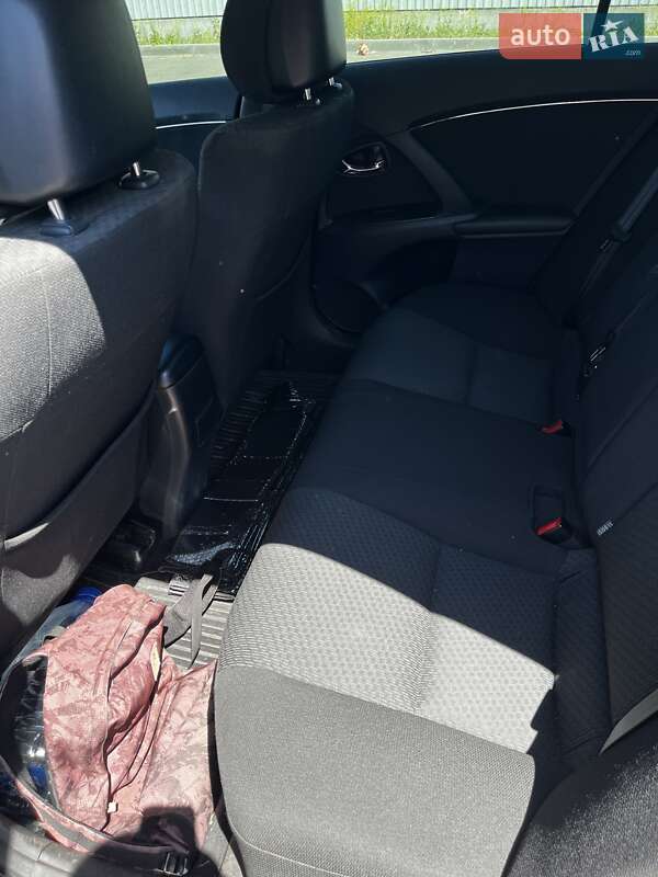Седан Toyota Avensis 2008 в Киеве
