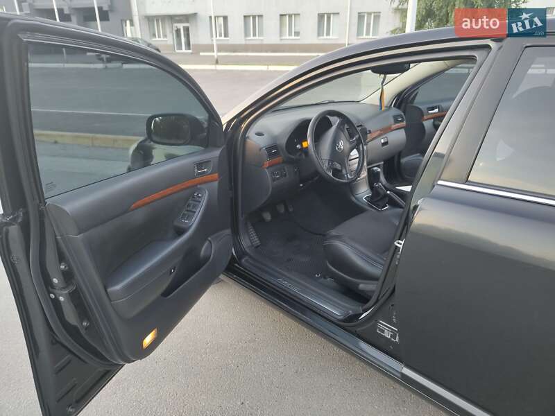 Седан Toyota Avensis 2008 в Днепре