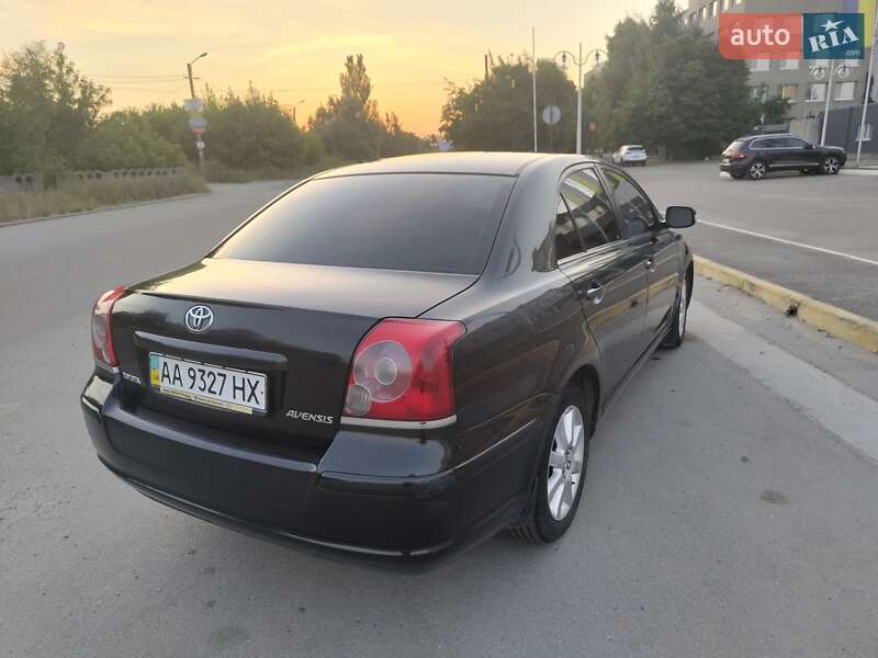 Седан Toyota Avensis 2008 в Днепре