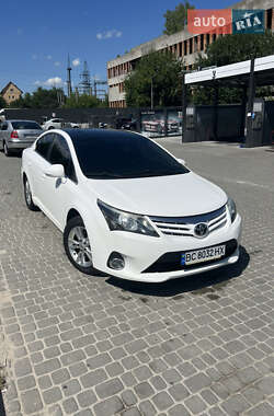 Седан Toyota Avensis 2012 в Львові