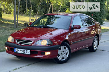 Ліфтбек Toyota Avensis 1999 в Одесі